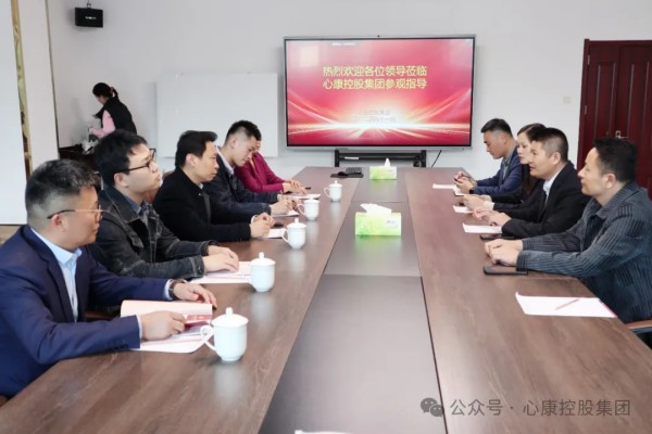 正大光明眼科集團(tuán)大健康產(chǎn)業(yè)院院長李壽慶一行來心康控股集團(tuán)參觀訪問