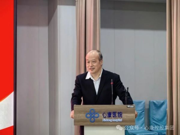 心康控股集團(tuán)與山東大學(xué)舉行數(shù)智醫(yī)護(hù)服務(wù)機器人聯(lián)合實驗室揭牌儀式